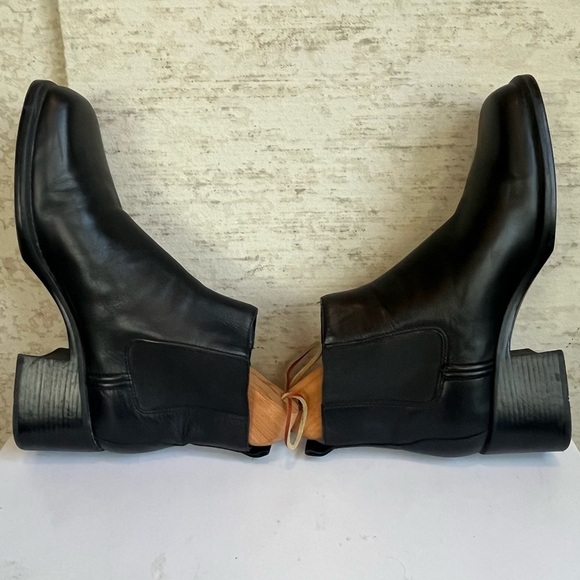 Clarks Women's Black Leather Chelsea Boots Sz 10 Block Heel 2.5" Square Toe - Picture 5 of 15